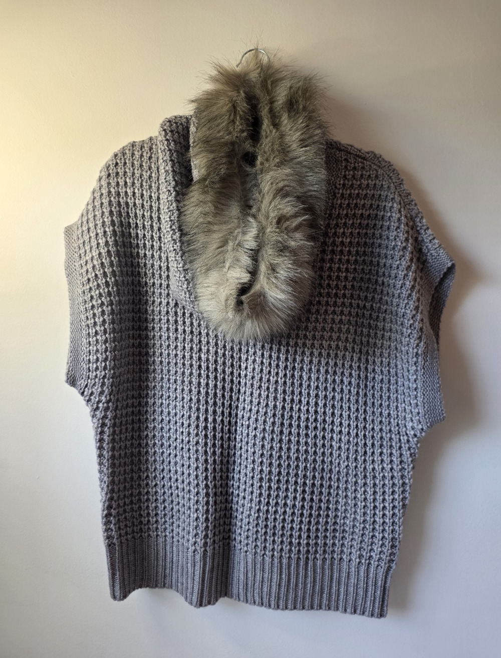 Jennifer Lopez Womens XL Gray Knit Sweater Vest Detachable Faux Fur Collarwo